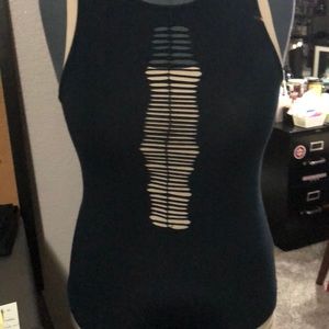 Jarbo Center Sliced Sport Top